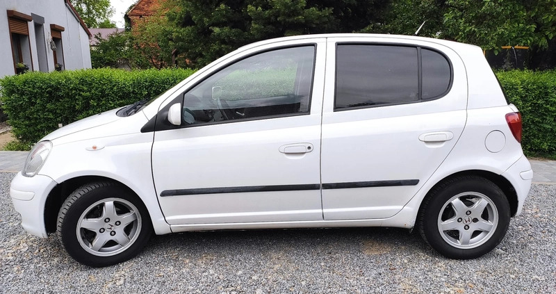 Toyota Yaris cena 5700 przebieg: 410000, rok produkcji 2004 z Bartoszyce małe 56